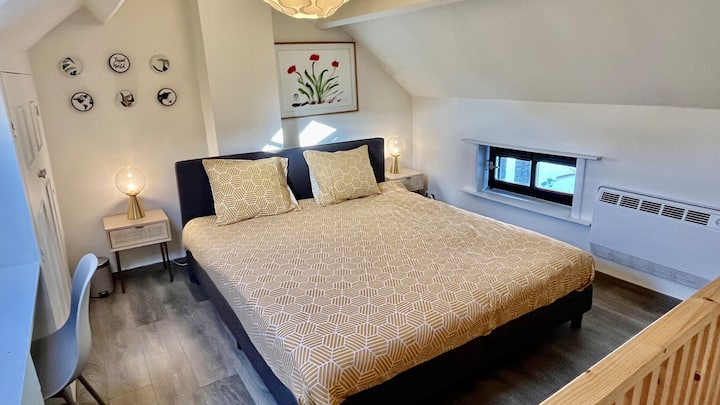 Na 2. katu nalazi se spavaća soba s krevetom za 2 osobe.