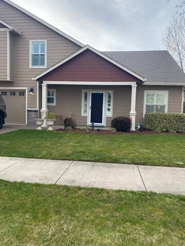 Par 4 Salem Oregon Golf Course gallery image 2