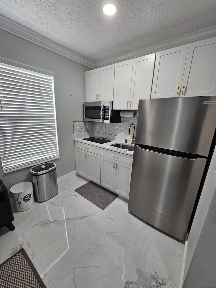 Stylish & Fully Equipped Efficiency– Near Disney! - Kissimmee, FL