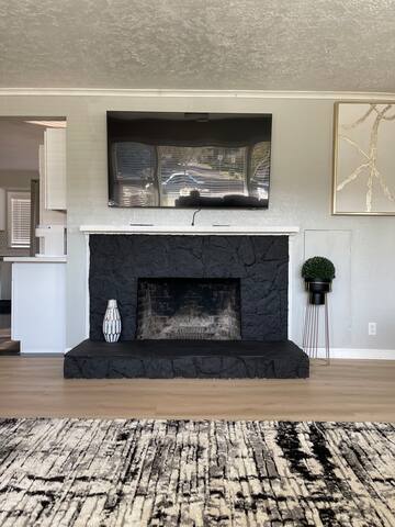 Modern house, home theater gallery image 5