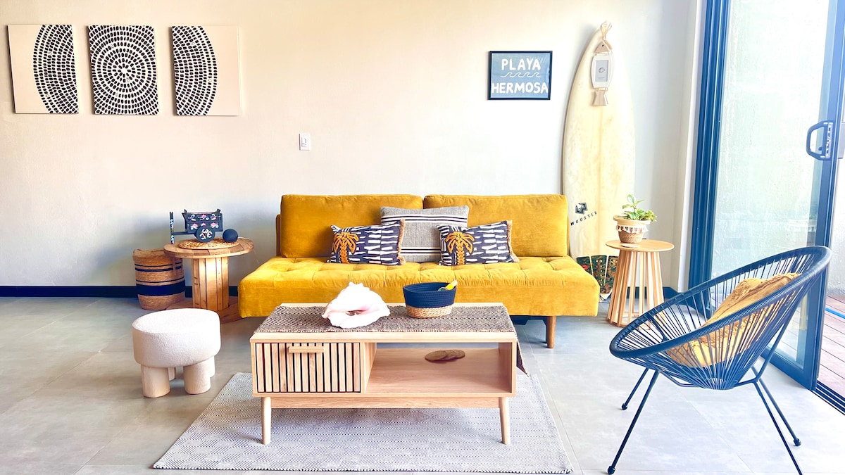 Sebule katika roshani #2. Sofa ya kitanda yenye starehe sana 