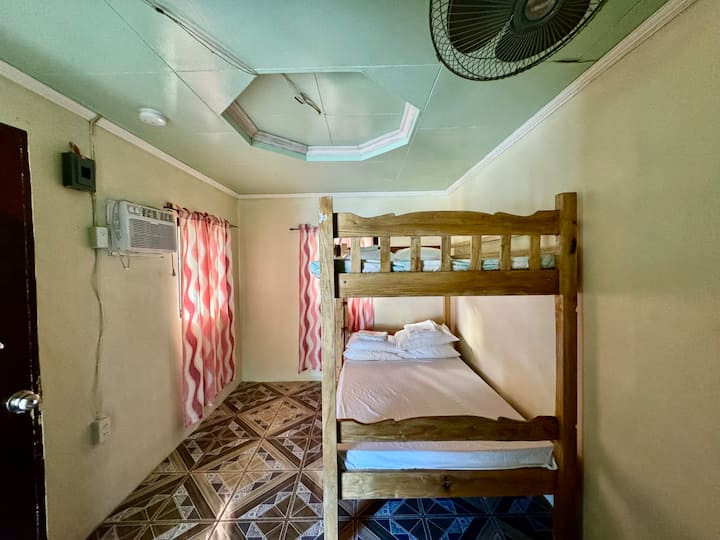 Myl’s Room 7 (Mini House) 6-8 Pax W/pool Access - Bolinao