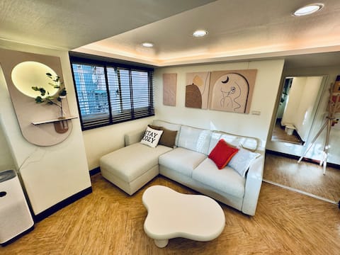 Sunshine house Ximending 6-14 people room