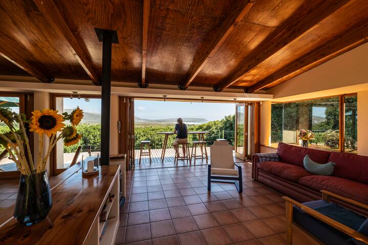 Secret Hideout by the Sea gallery image 5