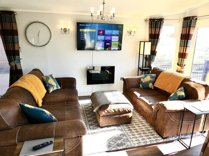 Pets Welcome. Free Wifi, Netflix, Prime - Pleasurewood Hills Family Theme Park
