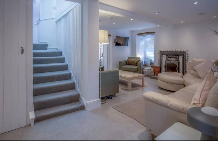 Calebs Cottage - Solva Harbour Location - Solva
