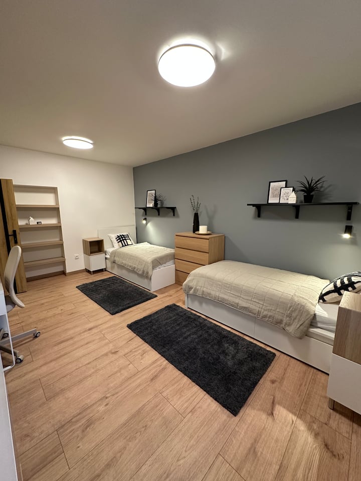 Schlafzimmer 2
