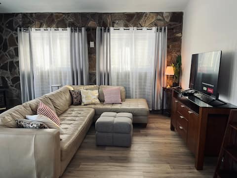 Popular Airbnb listing: Willow Beach Renovated Cottage in Georgina