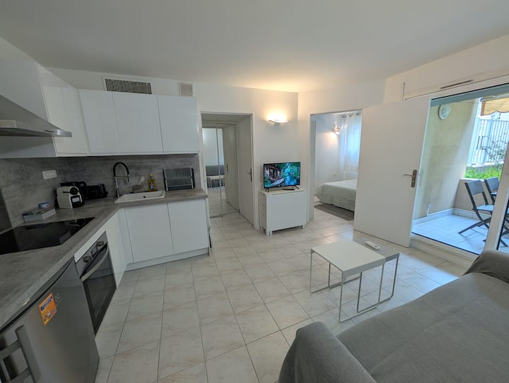 Cozy Beach T2 With Pool & Parking @ Golfe-juan - Vallauris