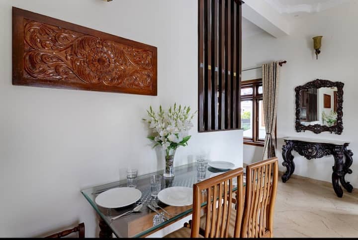Dining area image 1