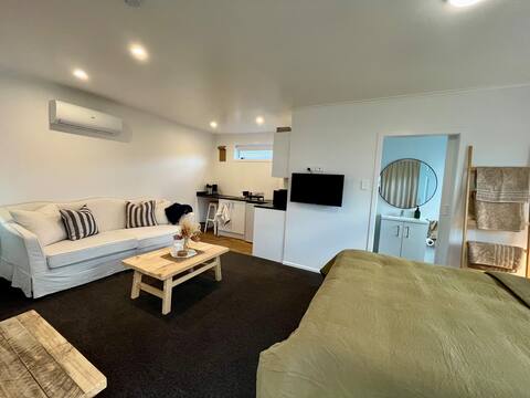 Successful Airbnb property: Studio Unit in Cambridge in Waipa District