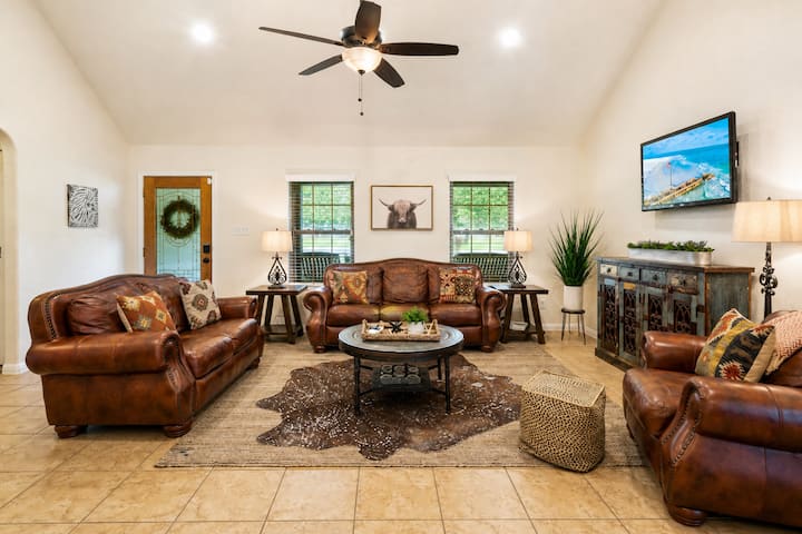 Jtown Junction•luxe•fast Wifi•patio•clean & Comfy - Pleasanton, TX