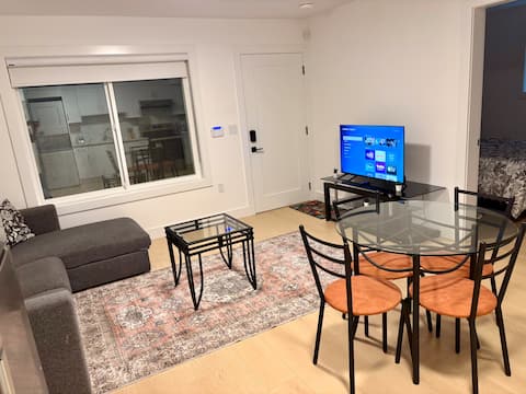 Top performing Airbnb: Cozy Private Suite in Langley in Brookswood Fernridge