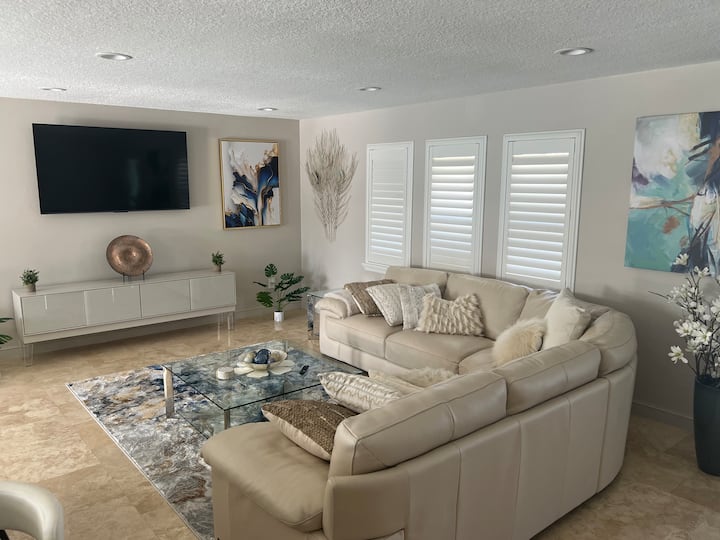 Luxurious Cocoa Beach Retreat - Cocoa Beach, FL