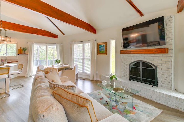 The Octagon Retreat - Malvern, AR