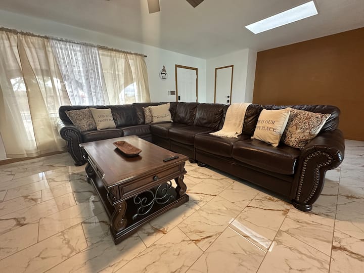 Sleek & Spacious Central Oasis - Casa Grande, AZ