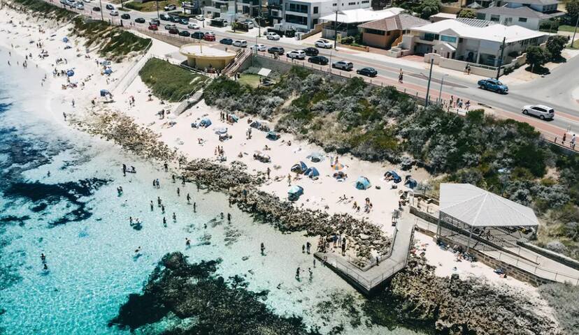 Coastal Luxury 4 x 3 Location, Location, Location!