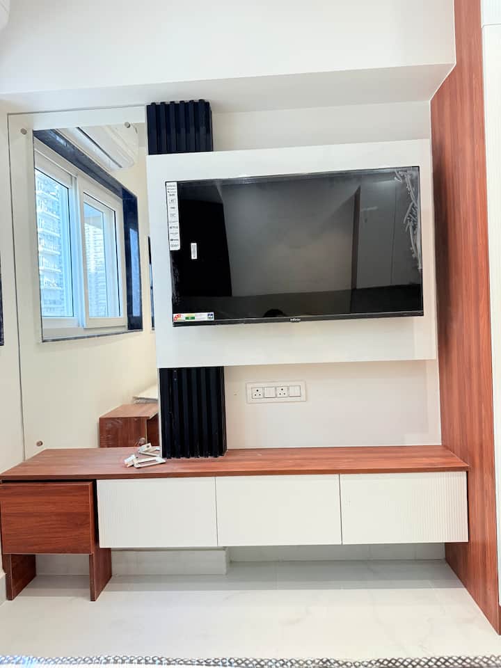 Royal Apartment In West Delhi - New Delhi