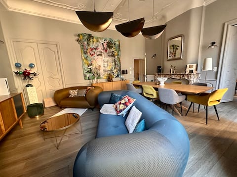 Premium Location – Air Conditioned & Free Parking