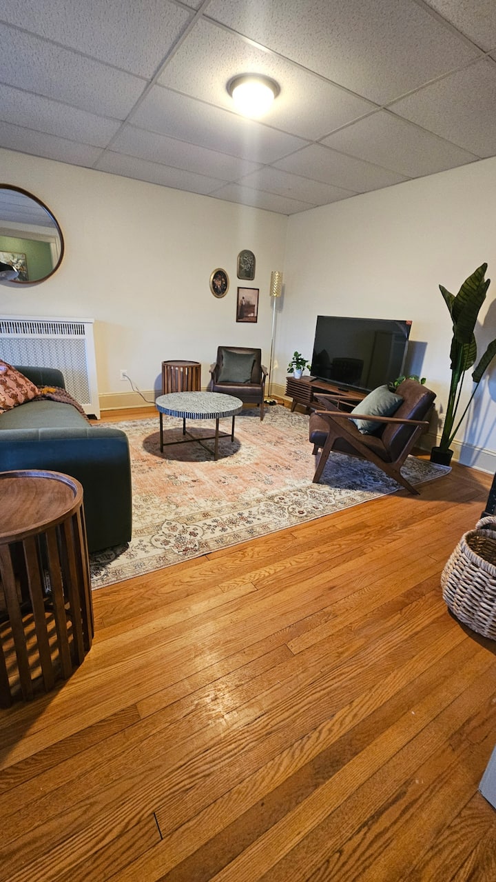 Central Cozy 4 Bedroom W/king Bed - オールバニー, NY