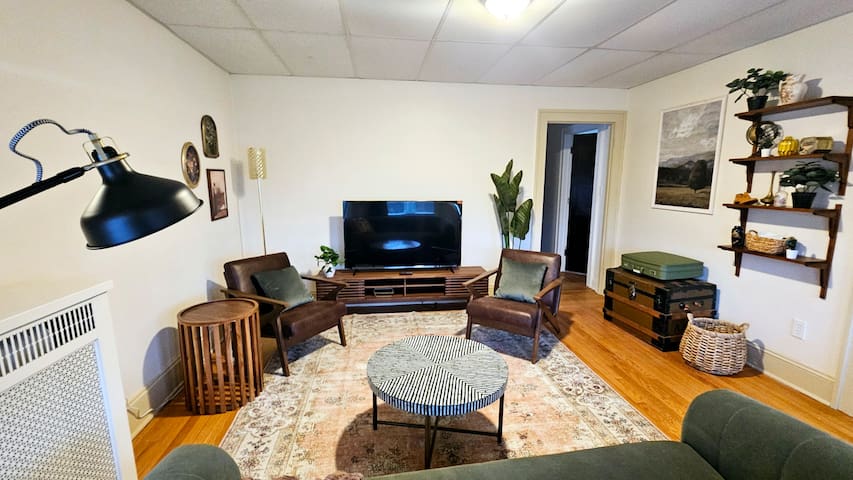 Central cozy 4 bedroom w/King bed