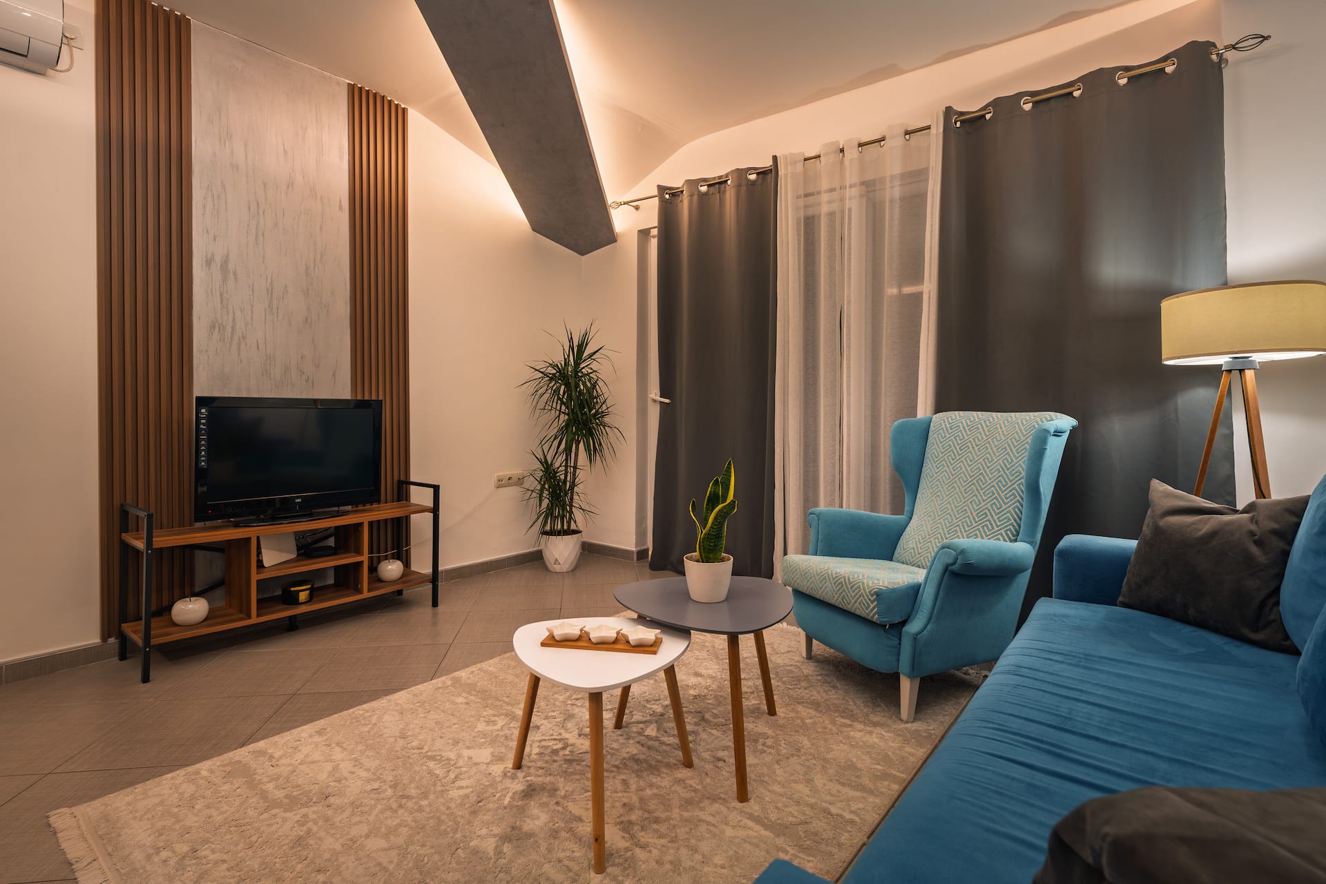 Charming bay view, two bedroom apartment