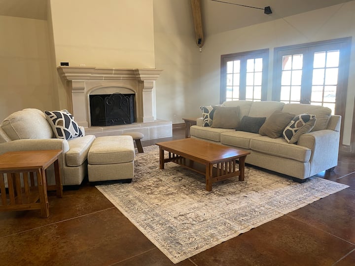 French Country Retreat On Private Acreage - Ada, OK