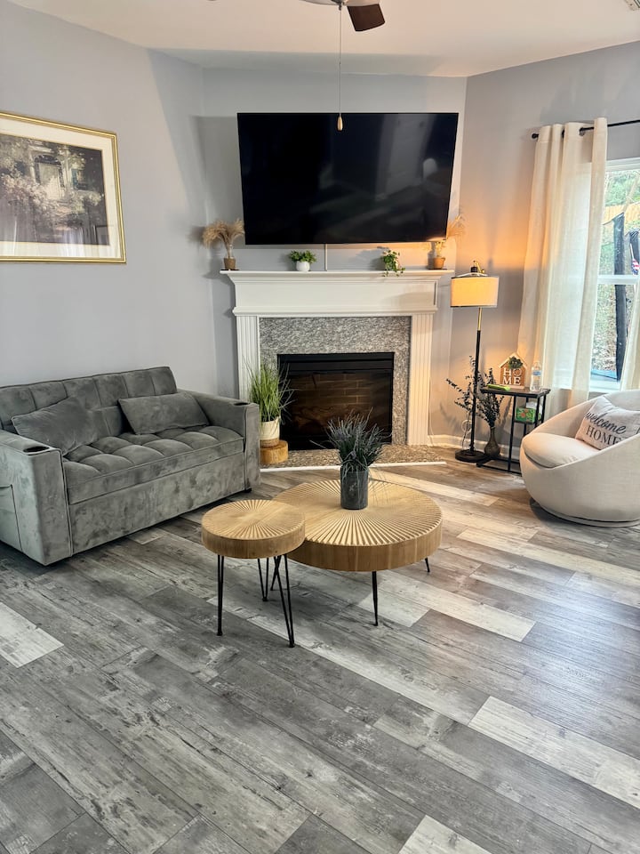 Cozy, Modern 3 Bedroom Home - ローレンスビル, GA