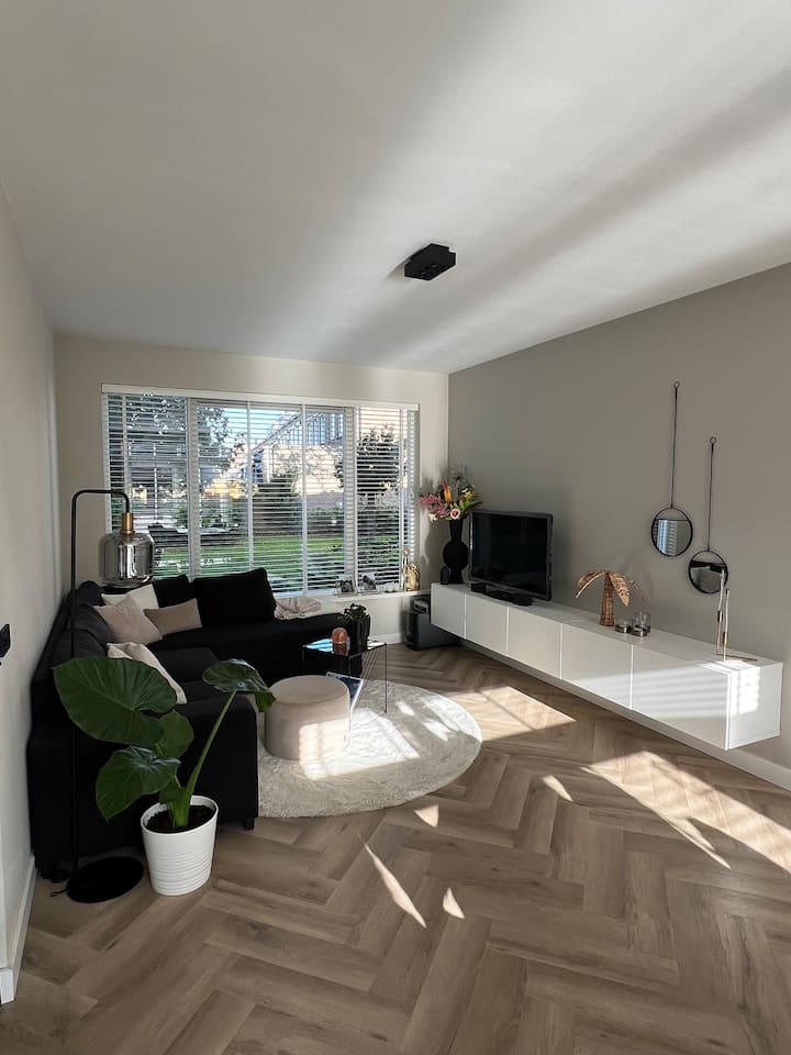 Moderne Woning In Rustige Wijk - Breda