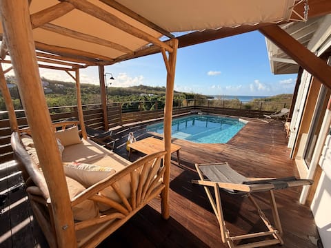 With family or friends - 4-bedroom villa facing the sea