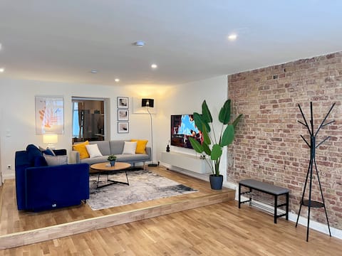 Top performing Airbnb: Cozy Voyage | Stylish 135 sqm for 9 people in Schöneberg