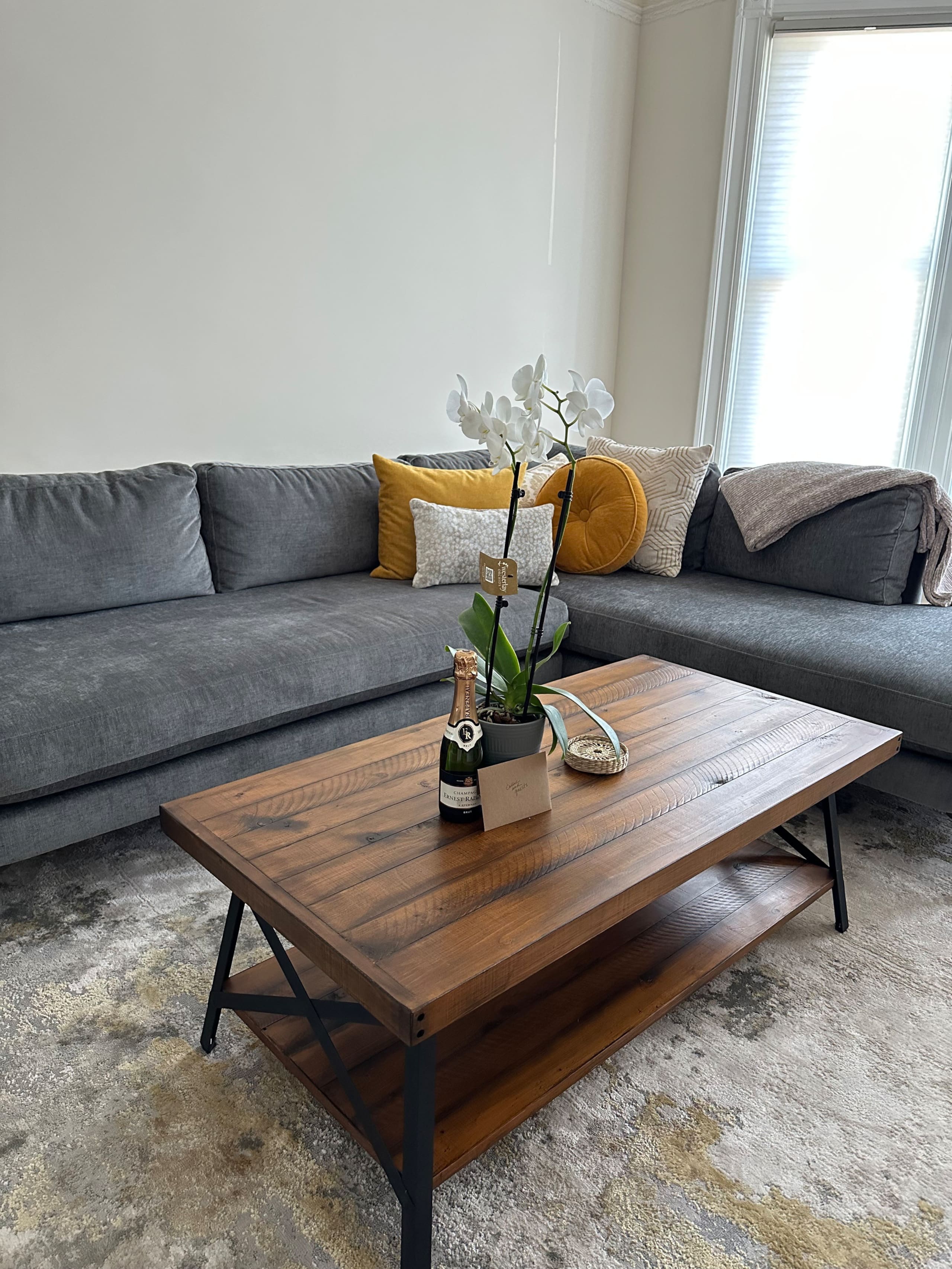 Home in San Francisco · ★5.0 · 4 bedrooms · 6 beds · 2 baths - Image 2