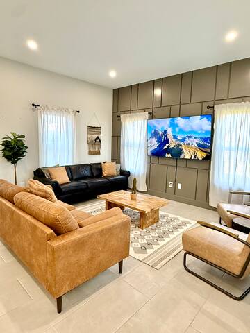 *New* 5 min to Downtown FW, Southwestern Vibes, EV gallery image 2