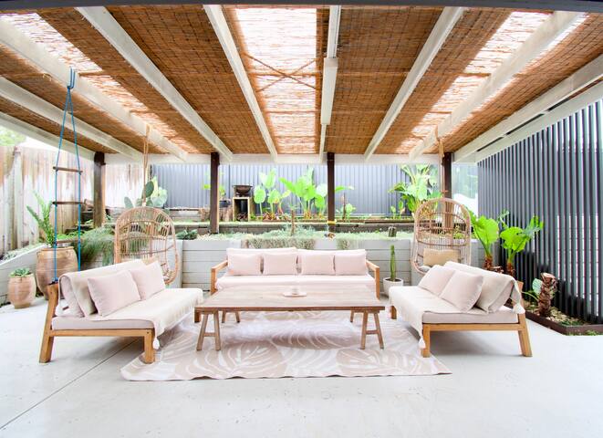 Poolside Paradise | Walk to Dicky Beach & Cafés gallery image 3