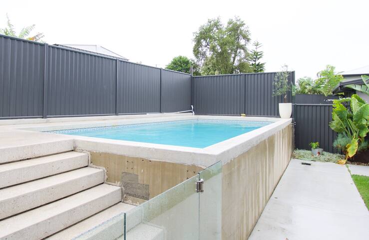 Poolside Paradise | Walk to Dicky Beach & Cafés gallery image 5