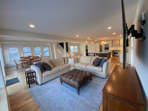 Top performing Airbnb: Beautiful Lodi in Bolton Landing