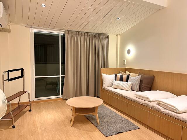 Slaap36 | 5BR Home, BTS Ari & Parking, Walk 3min gallery image 2