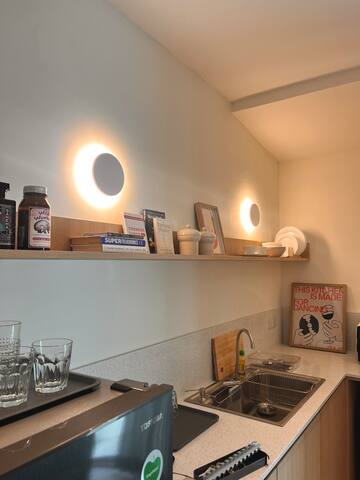 Slaap36 | 5BR Home, BTS Ari & Parking, Walk 3min gallery image 4