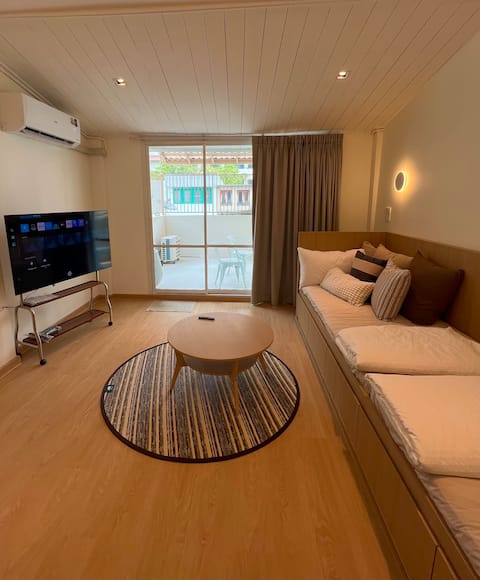 Slaap36 | Entire 4BR Unit (Upper Floors), BTS Ari