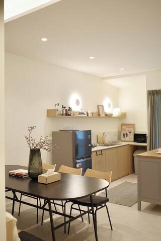 Slaap36 | 5BR Home, BTS Ari & Parking, Walk 3min gallery image 3