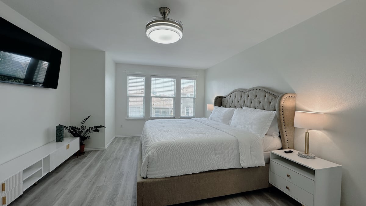 Spacious King Suite · En-suite — North Austin · Tech Corridor — Masaya Hospitality