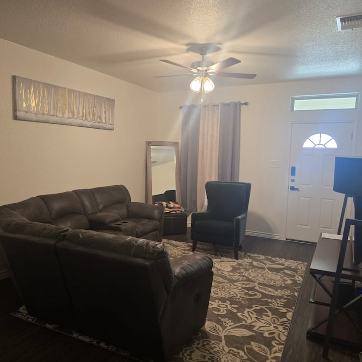 Cozy 3bdrm Haven: Relax & Unwind - 基林