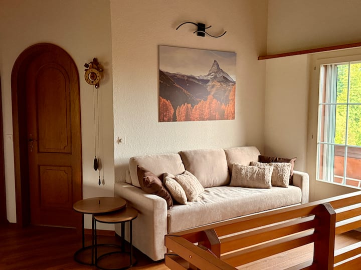 Galería con una hermosa vista de Steffisburg/Thun
Sofá / con un asa que se puede plegar en un sofá cama con un colchón de espuma fría de 22 cm 