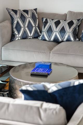 Skyline Retreat: Holborn-Covent Garden Views gallery image 2