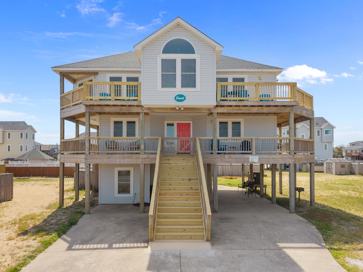 Sleeps 12 Pool, Hot Tub-Just across from the beach