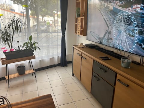 Successful Airbnb property: Apartment a short walk to the beach. in Saint Jean De Monts