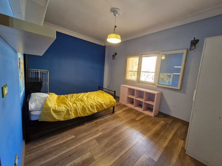 K dispozícii sú okenice a môžete požiadať o ventilátor alebo extrémne prikrývky do izby.