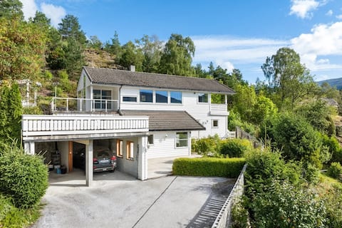 Cozy single-family home right by the forest and hiking trails