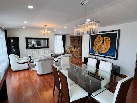 Luxury house + private apartment, 11 bedrooms, sleeps 16+