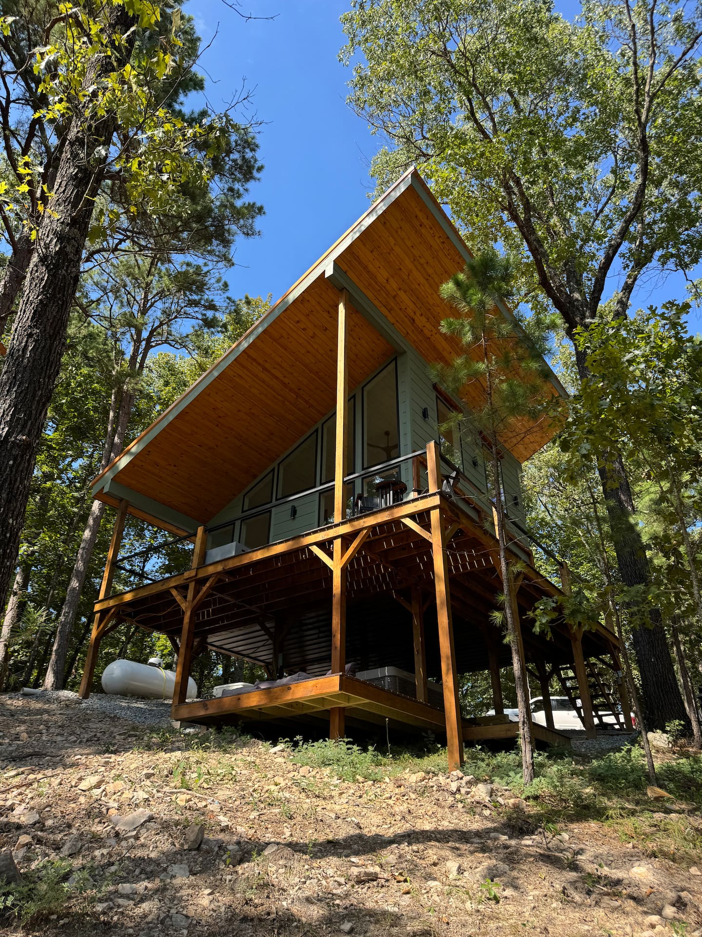 Lakefront Treehouse tucked among the trees